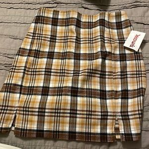 Love on a hanger, Size (7), Brown, white, black and yellow